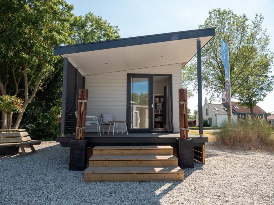 Arcabo-Black-and-White-Zeeuwse-Chalets-2